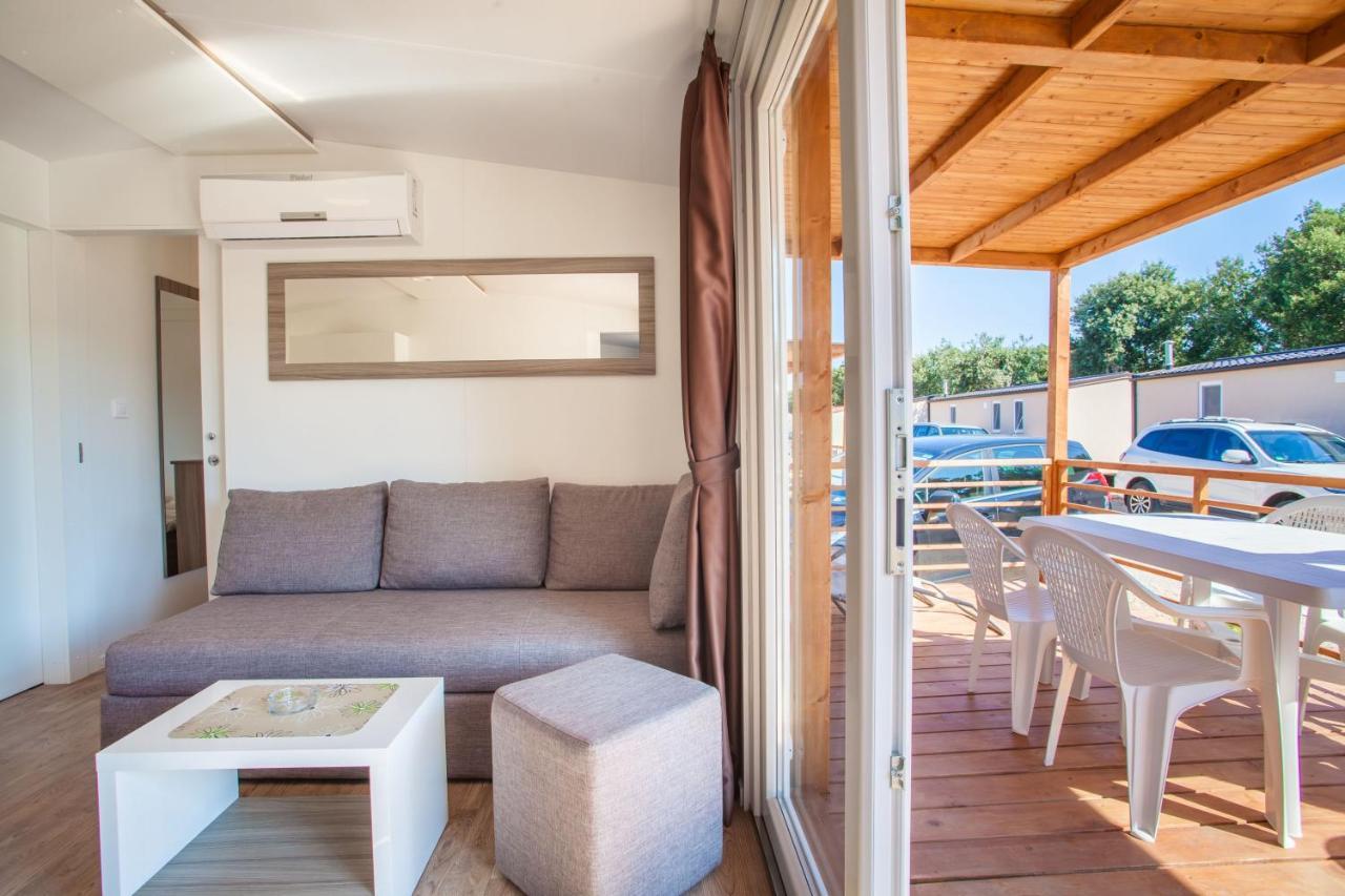 Mobile Homes Delta Marine At Campsite Rapoca Nerezine Extérieur photo